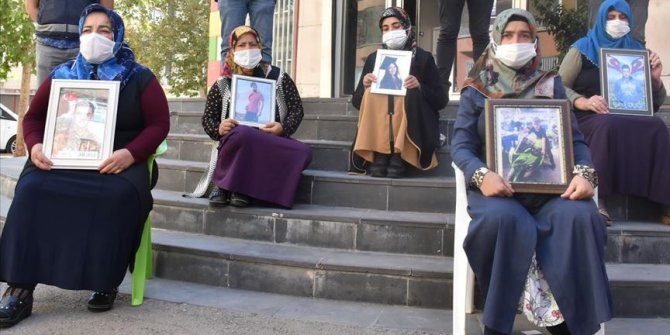 Diyarbakır annelerinden Ay: Oğlum gel adalete teslim ol