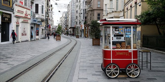 İBB, Taksim Meydanı ve İstiklal Caddesi'ndeki tezgahların işgaliye izinlerini iptal etti