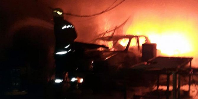 Bodrum'da depo yangını, eve sıçradı