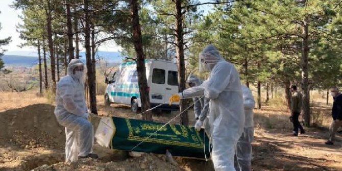 Emet’te koronavirüsten ölen 5 kişi, tabutlarıyla toprağa verildi