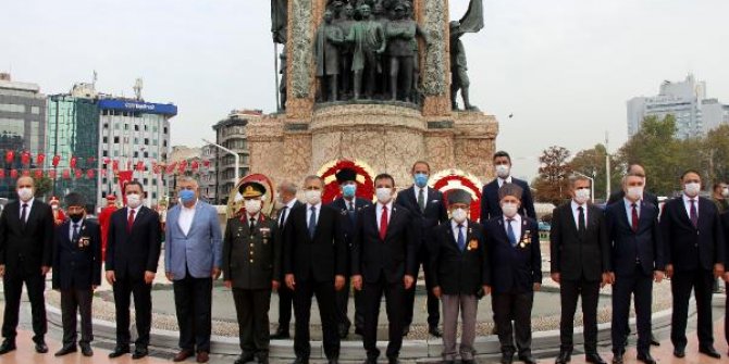 İstanbul'un kurtuluşunun 97. yıl dönümünde Taksim'de tören