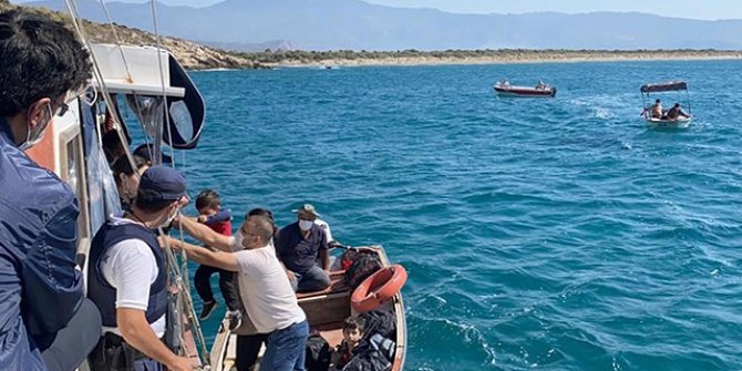 Muğla açıklarında tekneleri bozulan 150 göçmen kurtarıld