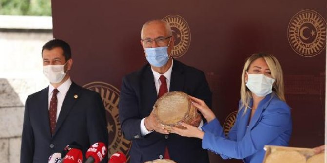 AK Parti'li Berdibek, Meclis’te Bingöl balını tanıttı