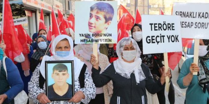 Şırnak'ta kadınlar, engellemeye rağmen HDP önündeki eylemini sürdürdü