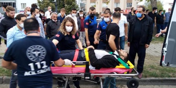 Otomobil refüje çarptı, Bursa-Ankara yolu 1 saat ulaşıma kapandı