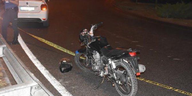 Motosiklet demir bariyere çarptı: 1 ölü