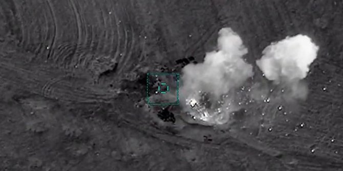 Azerbaycan'dan Ermeni güçlerine bombardıman