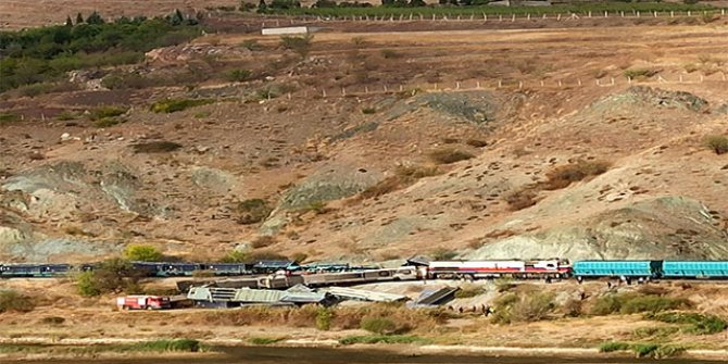 Ankara'da iki tren çarpıştı: 2 ölü 