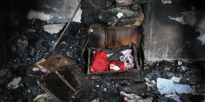 Küle dönen evde çekmecedeki Türk bayrakları yanmadı