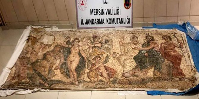 Helenistik döneme ait mozaik panoyu satamadan yakalandılar