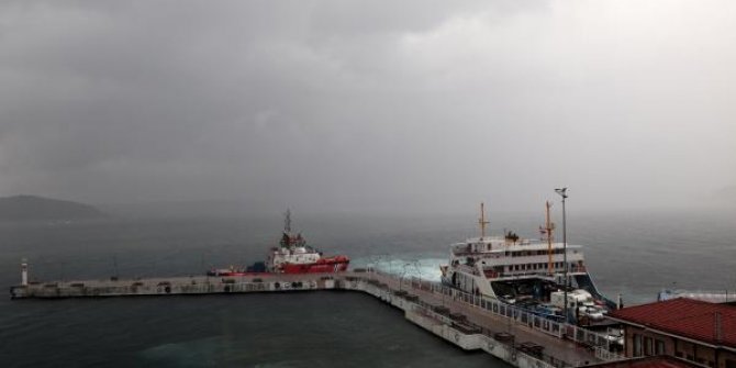 Çanakkale'de sağanak; boğaz transit gemi geçişlerine kapatıldı
