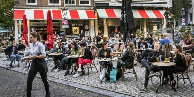 Hollanda'da 'kısmi karantina' kararı