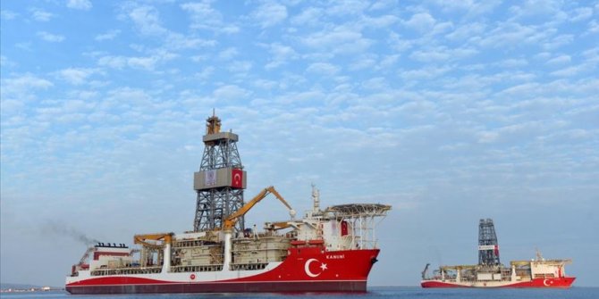 Kanuni sondaj gemisinden Yavuz'a selam