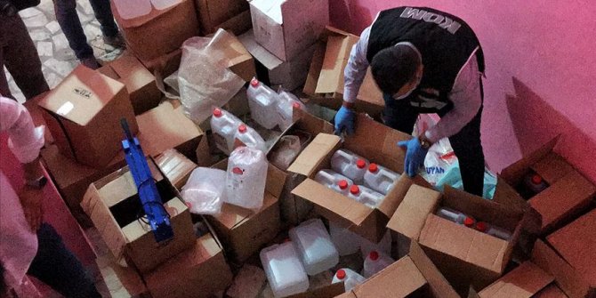 Mersin'de sahte içkiye karşı 'Yıldırım' operasyonu: 700 litre etil alkol ele geçirildi, 4 kişi gözaltına alındı