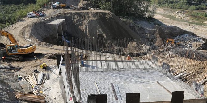 Giresun'da selde menfezin çöktüğü bölgeye köprü yapılıyor