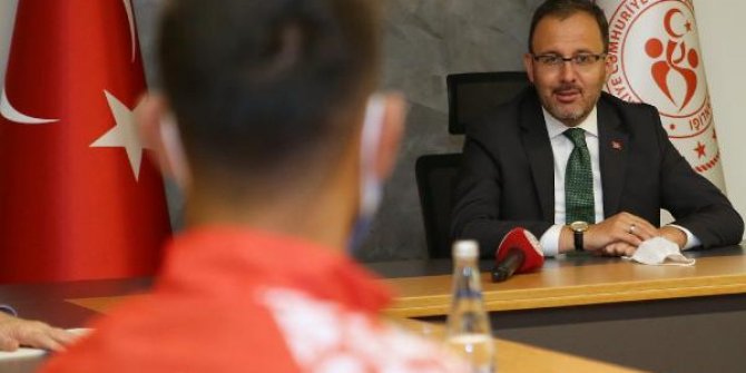 Bakan Kasapoğlu, milli atletleri kabul etti