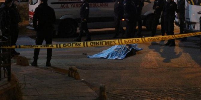 Kağıthane'de sokak ortasında intihar etti 