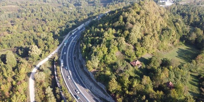 Bolu Dağı geçişinde araç yoğunluğu yaşanıyor