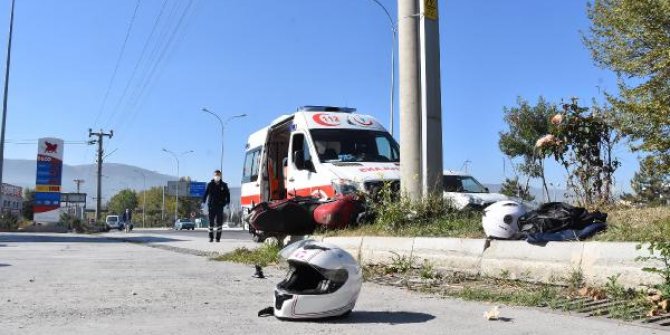 Direğe çarpan motosikletteki 2 kişi yaralandı