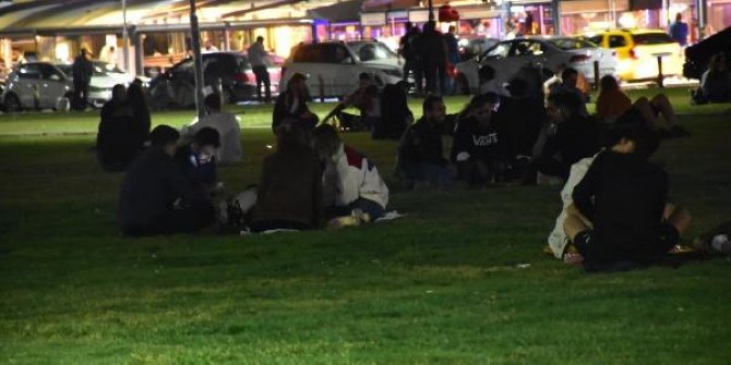 İzmir'de bazı vatandaşlar koronavirüs tedbirlerini hiçe saydı
