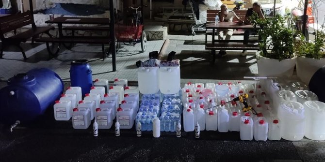 İzmir'de sahte içki imalathanesine dönüştürülen eve operasyon: 3 gözaltı