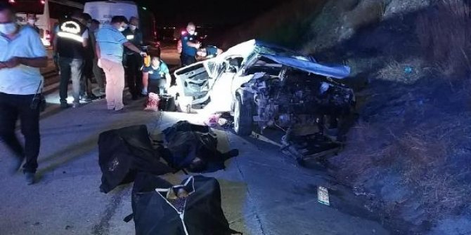 Hafif ticari araç ile otomobil çarpıştı: 4 ölü, 4 yaralı