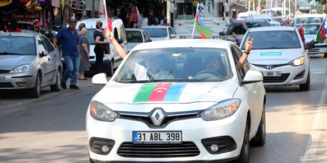 Adana'da Azerbaycan'a destek için araç konvoyu düzenlendi