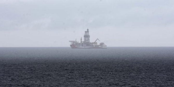 Mersin'den yola çıkan ‘Kanuni’, Bozcaada açıklarına demirledi
