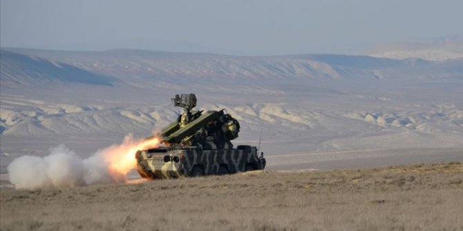 Azerbaycan ordusu, Ermenistan ordusuna ait Su-25 savaş uçağını düşürdü.