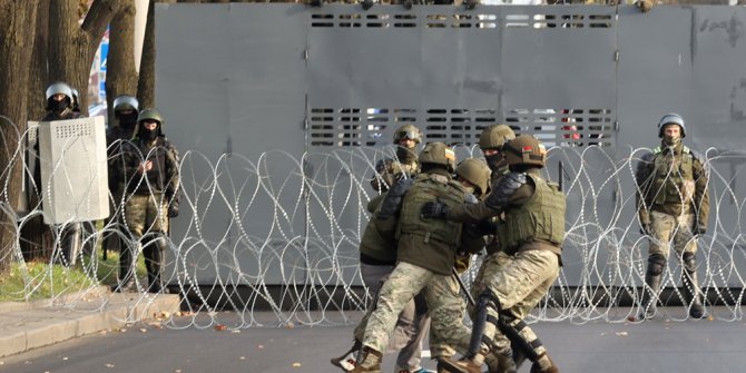 Belarus'ta protestocular ile polis arasında arbede
