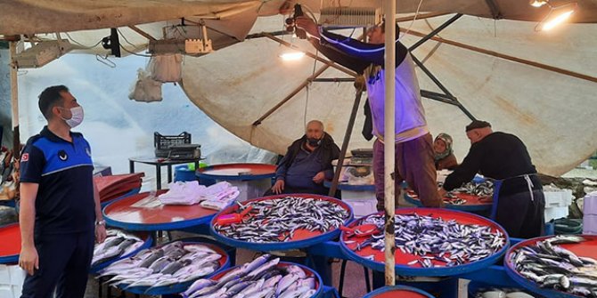 Balıkçıların mavi ışık oyunu zabıtaya takıldı