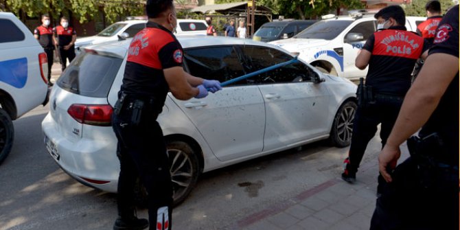 Çalışır haldeki otomobilde elinde tabancayla uyudu, polis camı kırarak müdahale etti