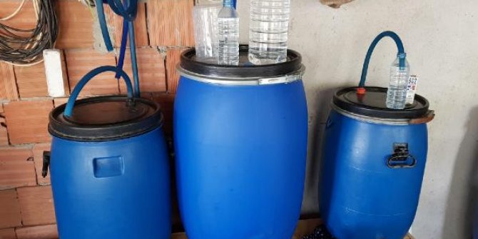 Tekirdağ'da çiftlikte 1 ton sahte içki ele geçirildi