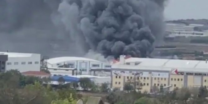 Silivri'de fabrika yangını