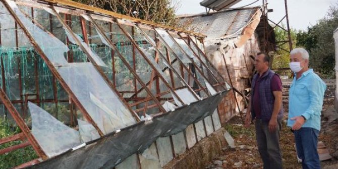 Yağış, dolu ve fırtınanın vurduğu Kumluca'da yaralar sarılmaya çalışılıyor