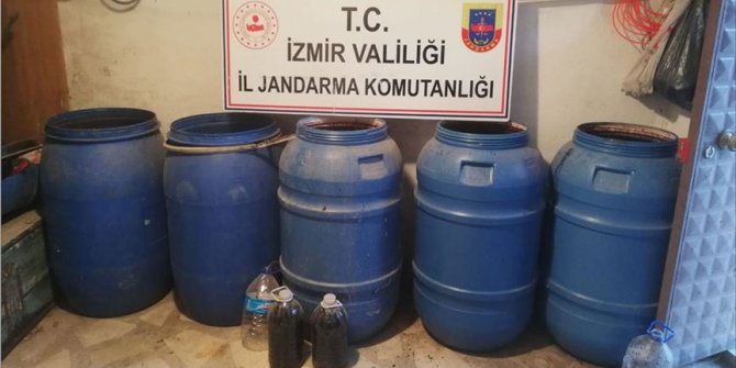 İzmir'de bin 980 litre sahte içki ele geçirildi
