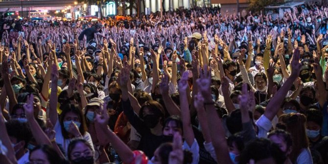 Tayland hükümeti protestolara karşı alınan OHAL kararını kaldırdı