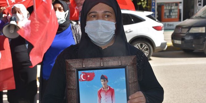 Oğlu 14 yaşında dağa kaçırılan anne Aslan: Çocuklarımız çarşının yolunu bilmezken onları ciğerimizden koparıp aldılar