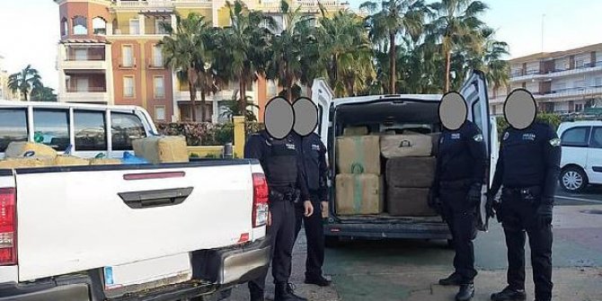 İspanya’da 3 ton uyuşturucu madde karaya vurdu