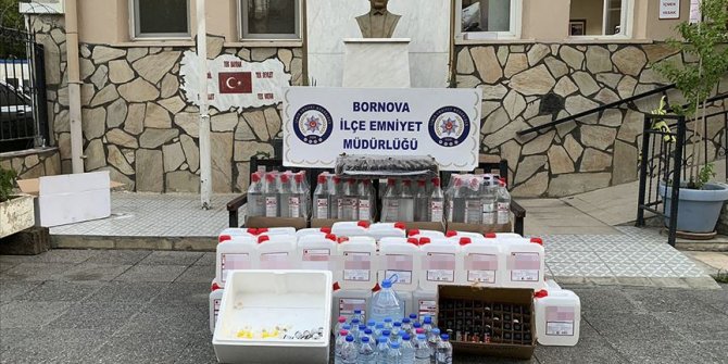 İzmir'de sahte içki satışı yapılan kokoreççiye operasyon
