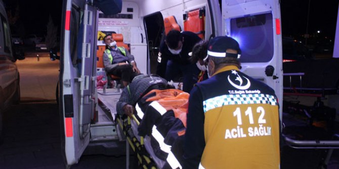 Otoyol işçilerini taşıyan minibüs devrildi: 14 yaralı