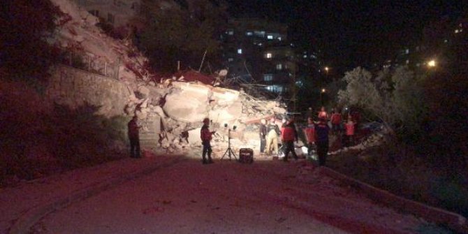 9 katlı boş bina, toprak kaymasında yıkıldı