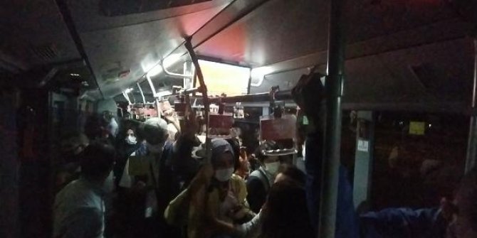 Metrobüste iş çıkış saati yoğunluğu
