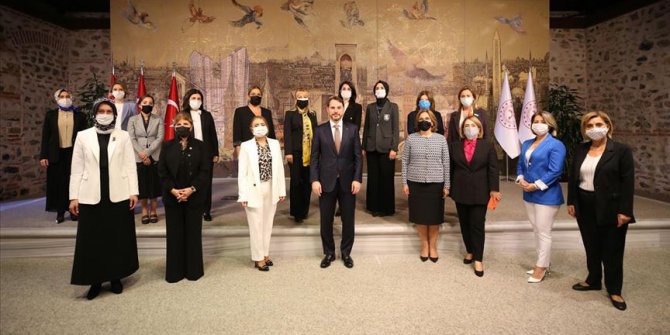 Bakan Albayrak, kadın örgütü temsilcileriyle buluştu