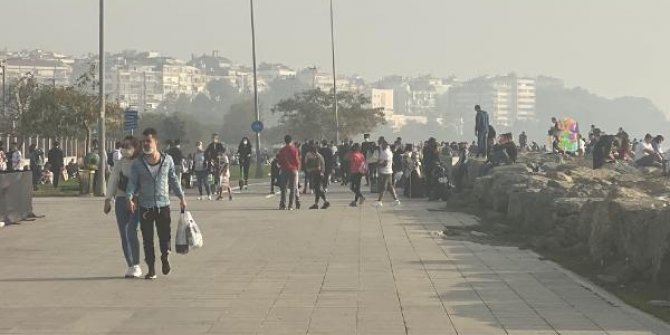 Moda Sahili'nde dikkat çeken kalabalık