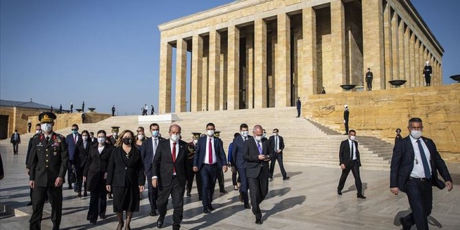 KKTC Cumhurbaşkanı Tatar Anıtkabir'i ziyaret etti