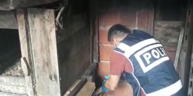 Tavuk kümesindeki gizli bölmeden silah çıktı: 19 gözaltı