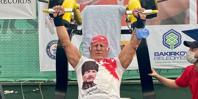 71 yaşındaki sporcu, 97 ton ağırlık kaldırarak tarih yazdı