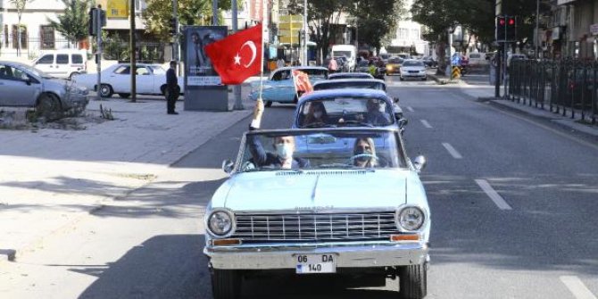 Ankara'da klasik otomobillerle cumhuriyet kutlaması