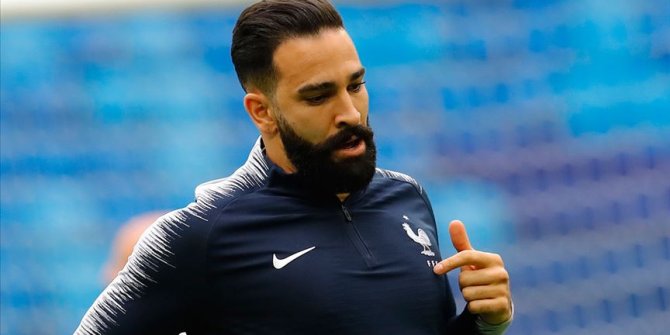 Fransız futbolcu Rami: Macron bizi pisliğin içine atıyorsun